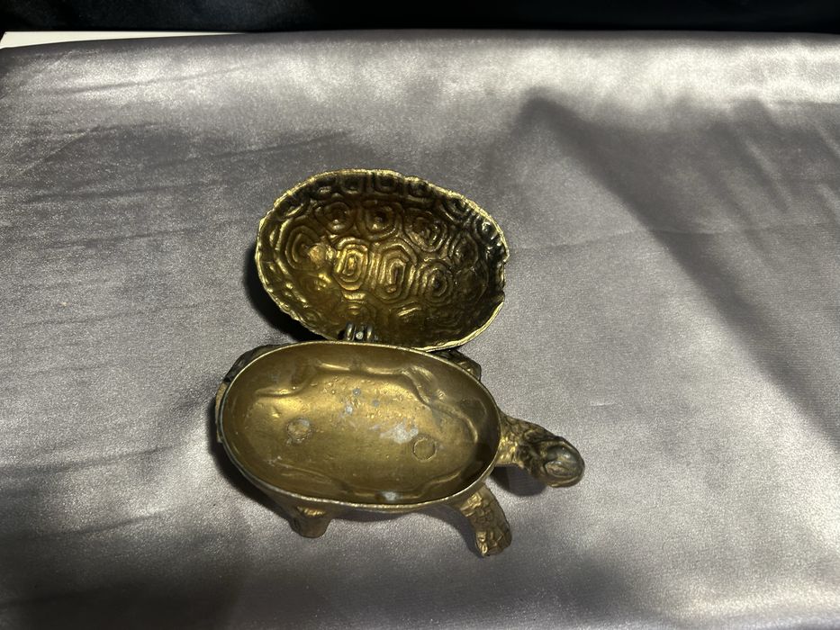 Figurka Żółwia z Mosiądzu Zamykana Szkatułka lub Popielniczka