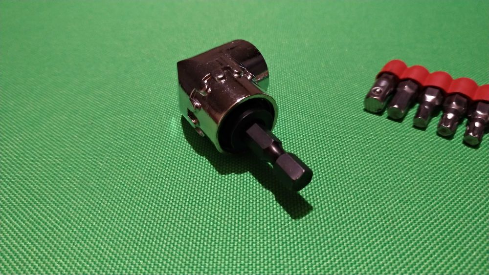 Угловой адаптер насадка угловая для шуруповерта (с битами)