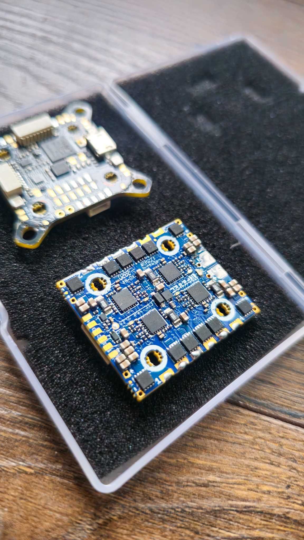 Kontroller FETtec KISS FC G4 + Regulator 4in1 ESC 35A