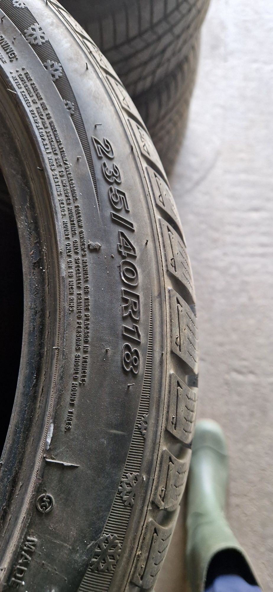 Opony zimowe 235 / 45 R18