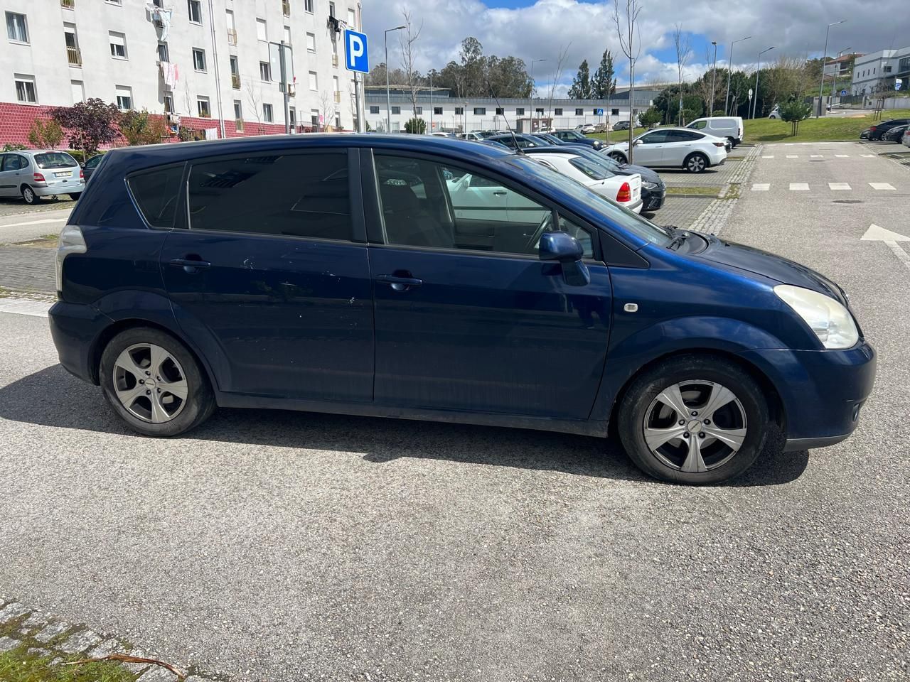 Toyota Verso 2.0 D4D com 310000 km.