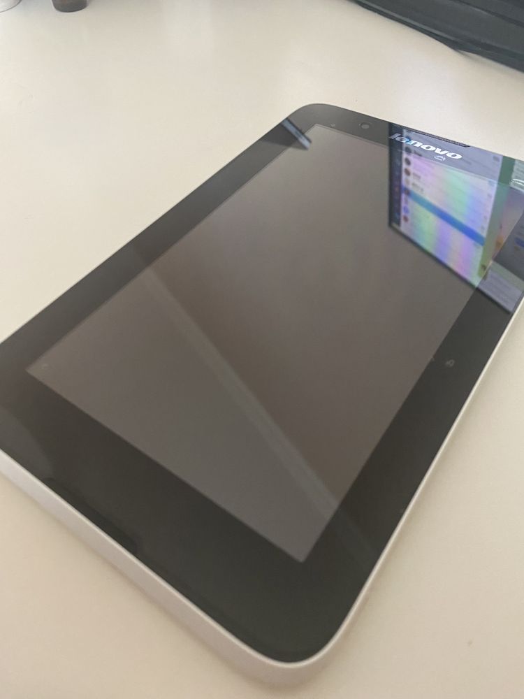 Lenovo tab A3300