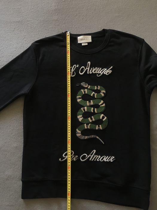 Свитер Gucci с изображением змеи