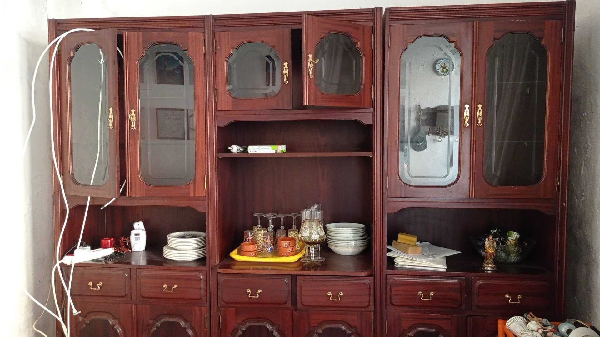 Mobília de sala com móveis diversos