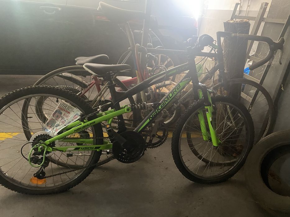 Duas bicicletas vtt e estrada