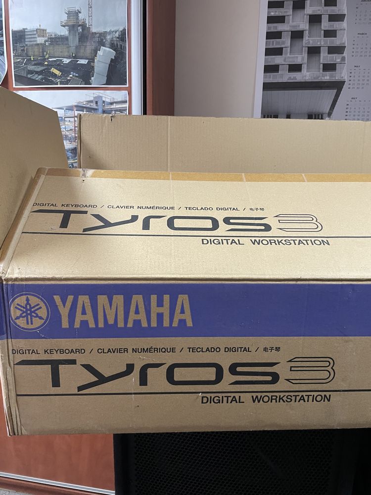 Keyboard Yamaha Tyros3 + pedał + głośniki + podpórka na nuty