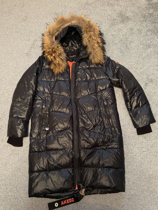Пуховик з пуховим капюшоном