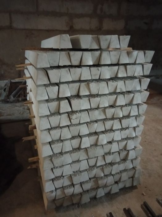 Стовпчики бетонні (столбики бетонные)сітка рябиця