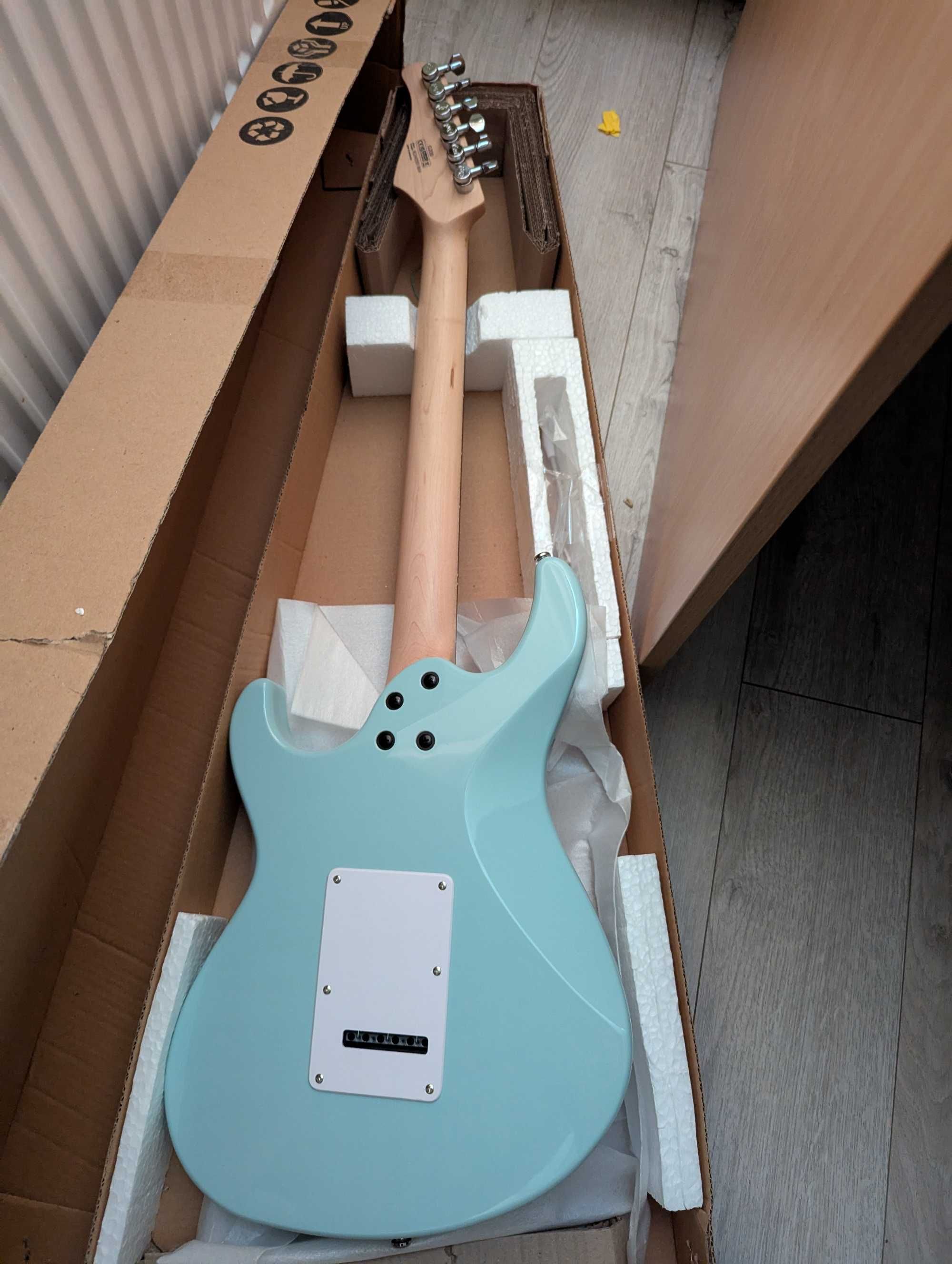 Електрогітара СORT G200 SkyBlue + комбік+ 2 дроти + педаль
