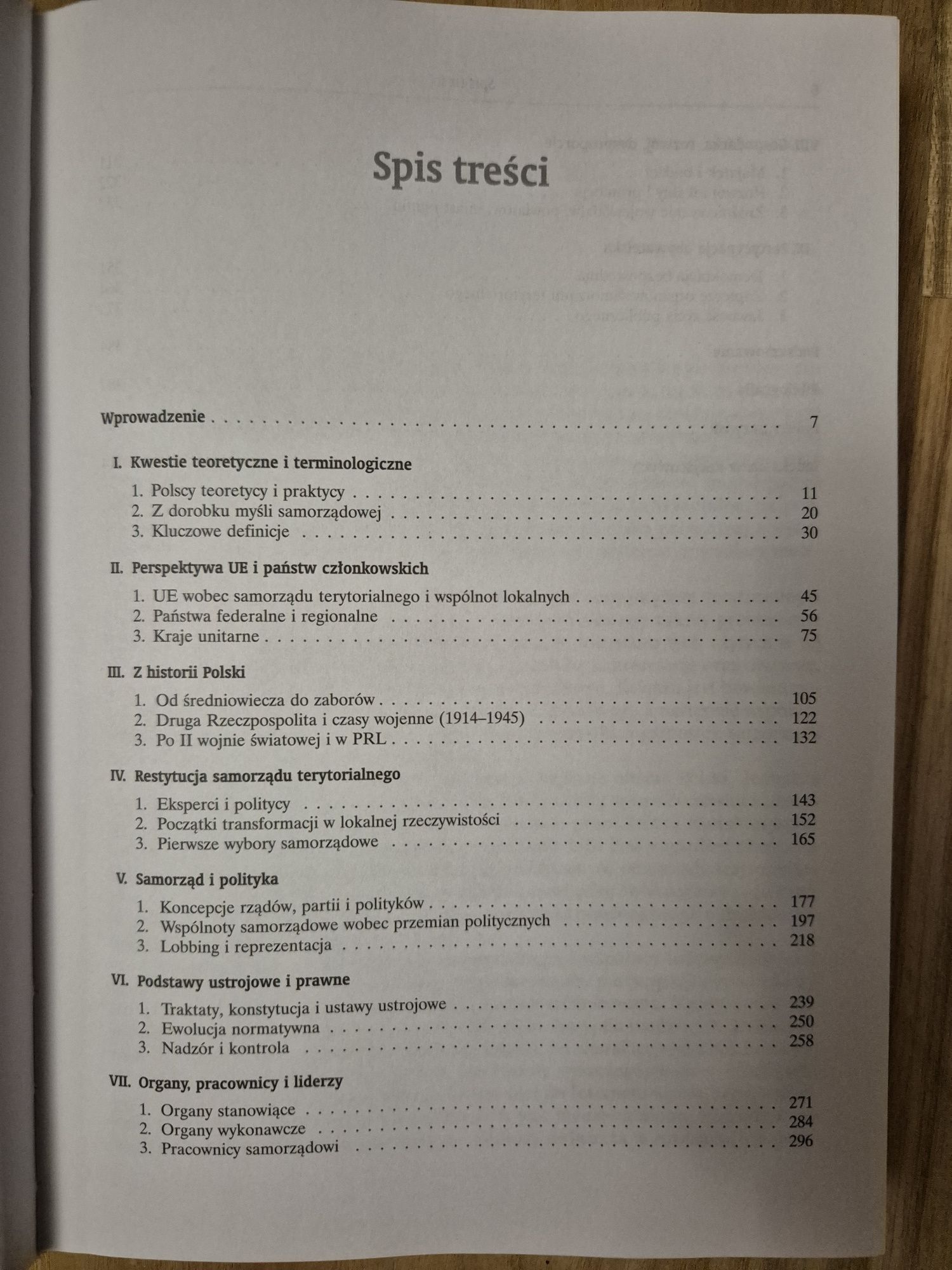 Samorząd i wspólnoty lokalne Menadżer i polityk Model Piasecki