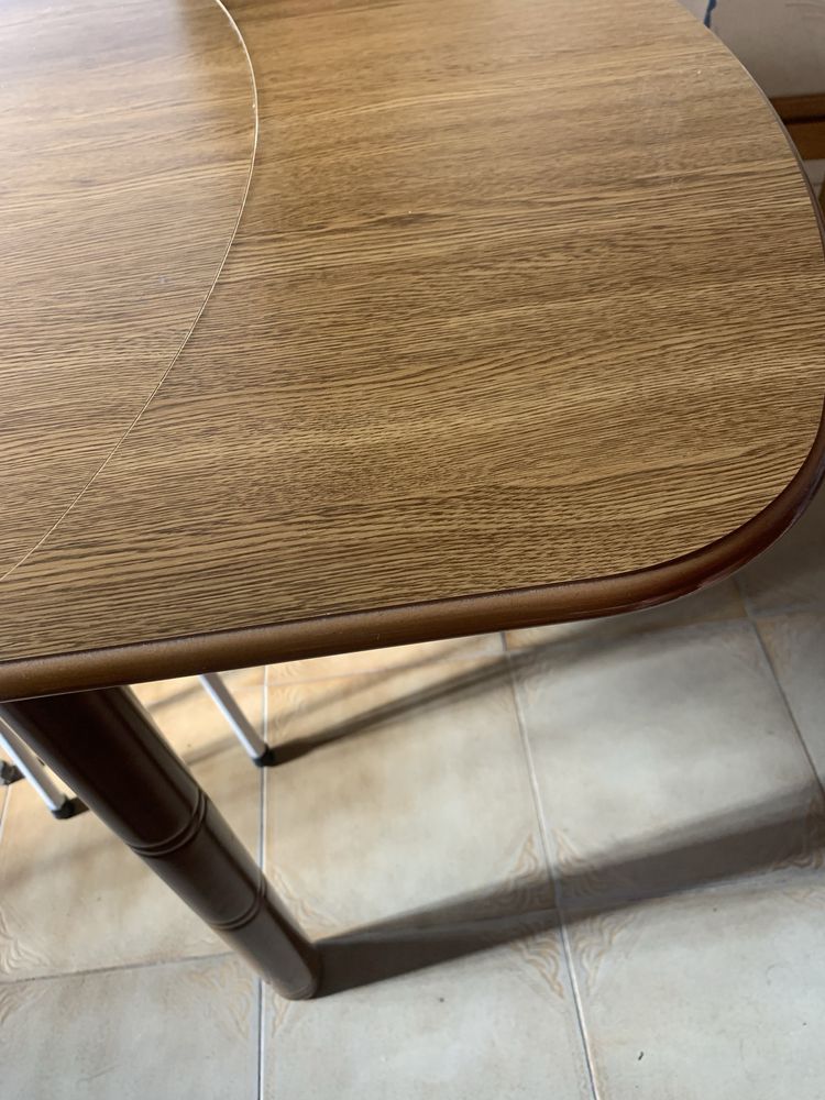 Mesa de sala estensível + 8 cadeiras (opcional)