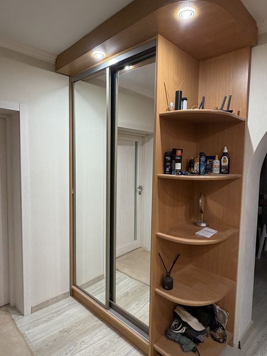 Шафа купе з дзеркалами