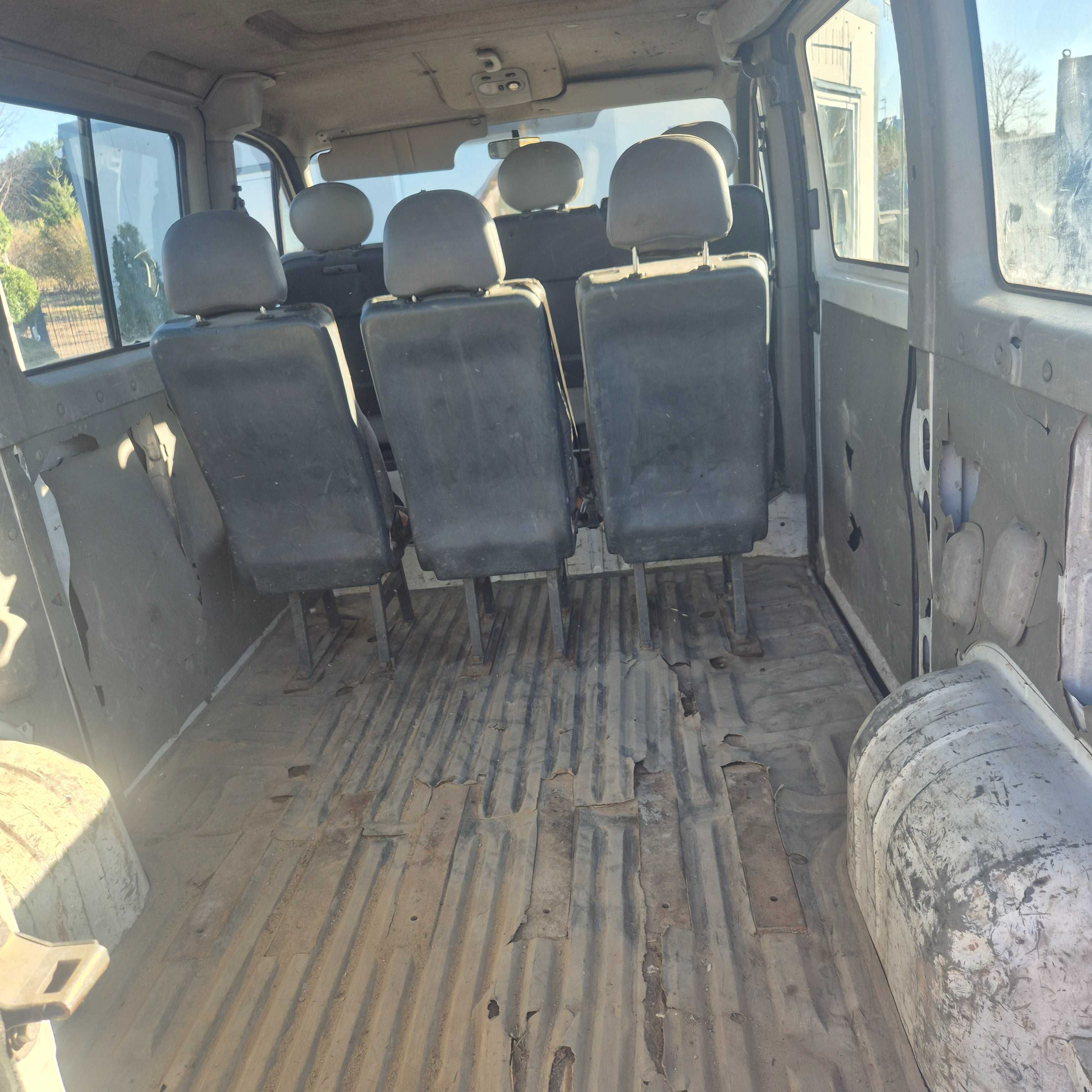 Sprzedam dwa samochody Renault Master 9 osobowe cena za dwa auta