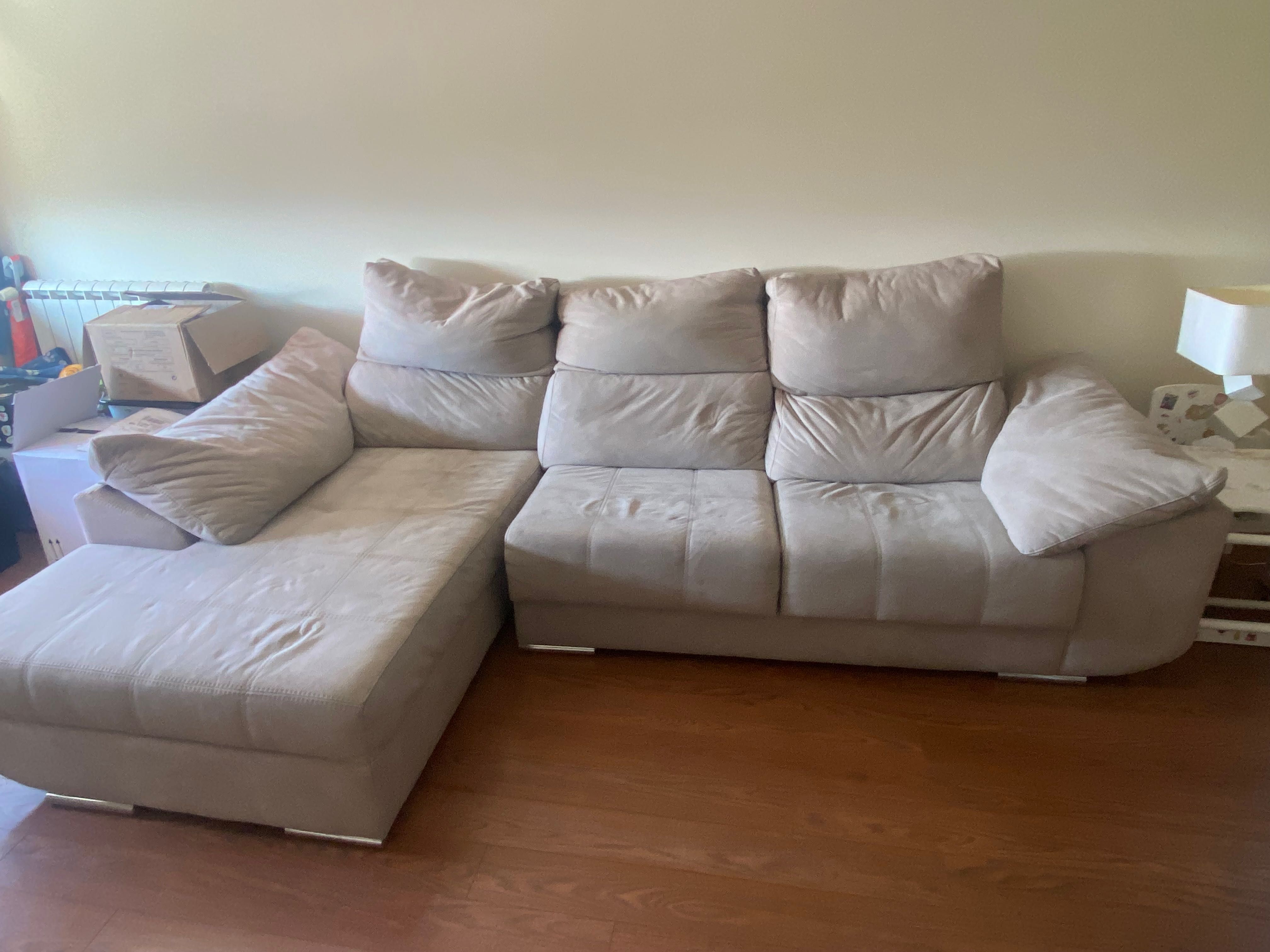 Sofá com Chaise Long