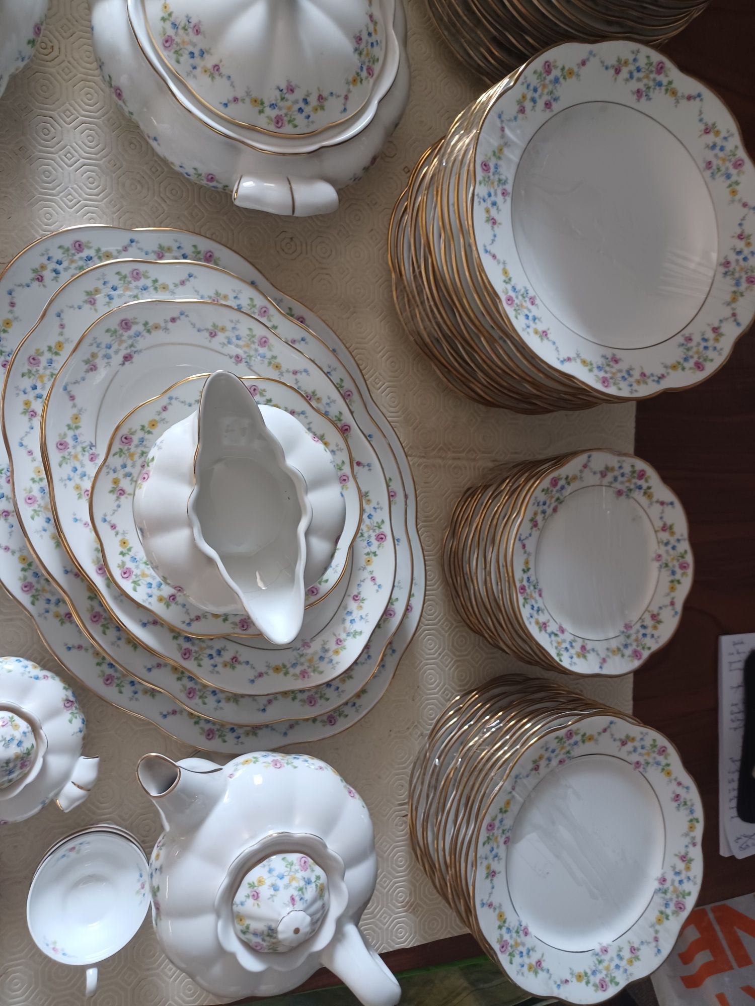 Serviço de jantar e café em porcelana