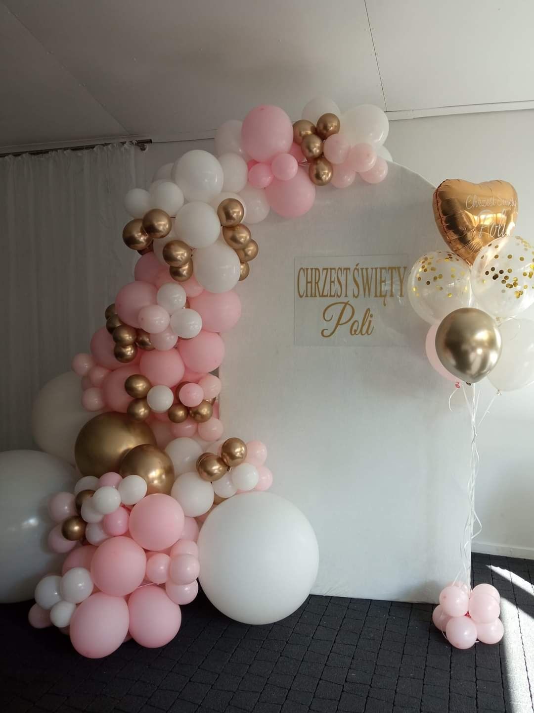 Ścianka z balonami girlanda balonowa na chrzest urodziny