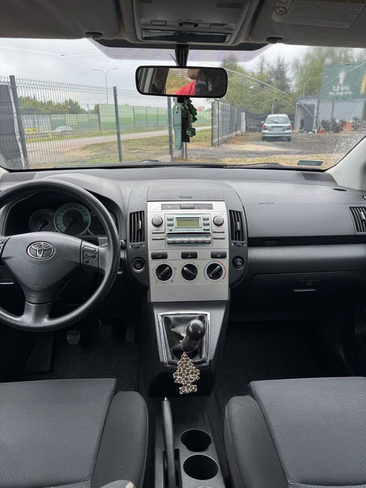 Toyota Corolla Verso idealny stan 2.0 diesel