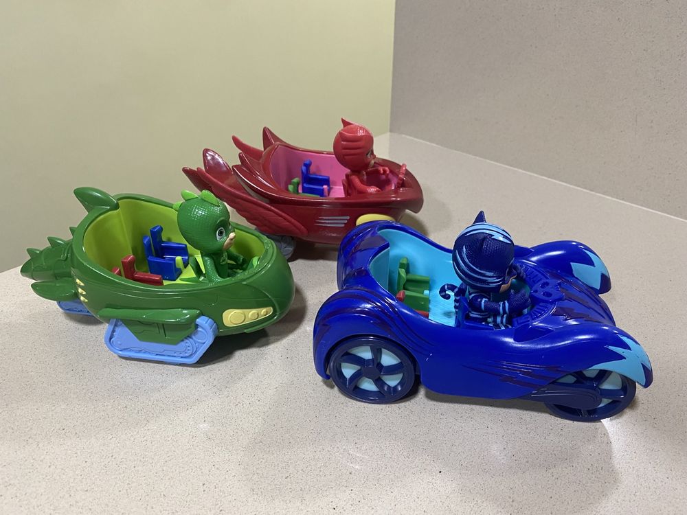 Conjunto Carros com Figuras PJ Masks - Como Novos