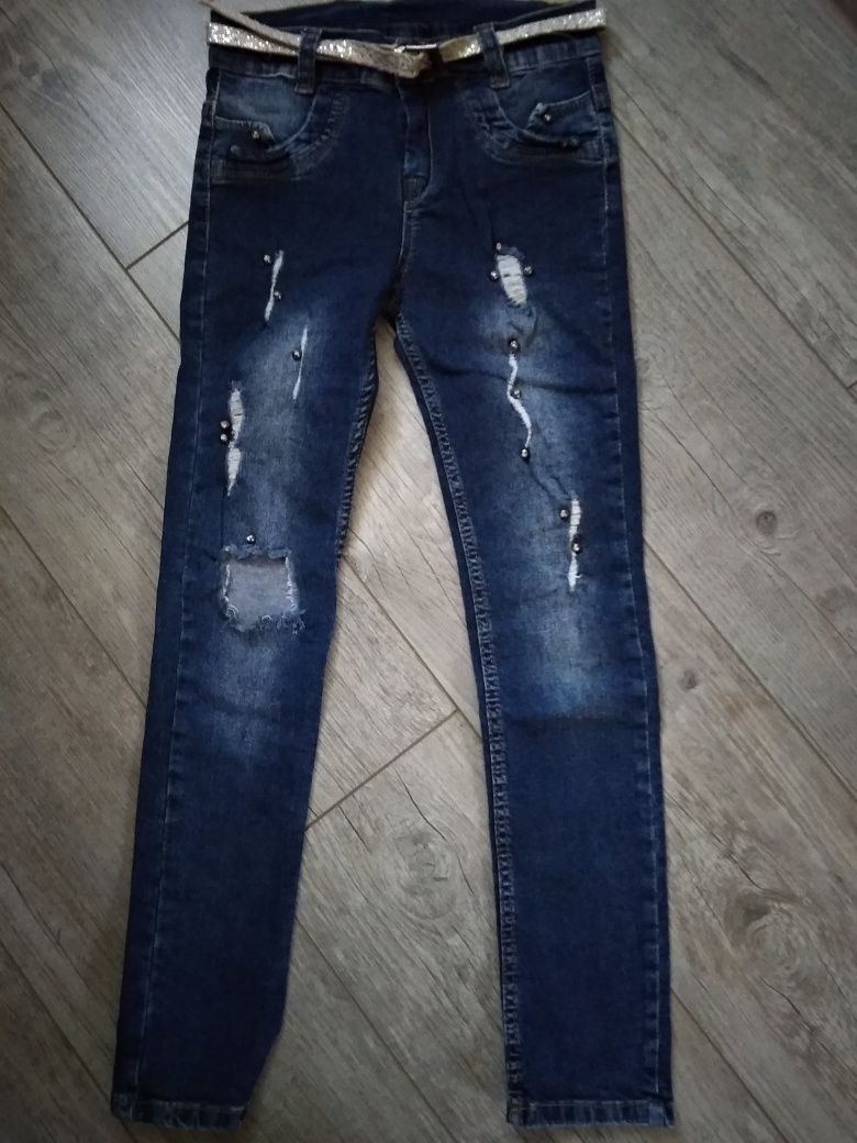 Рваные джинсы рост 146