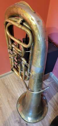 Tuba w stroju "B"