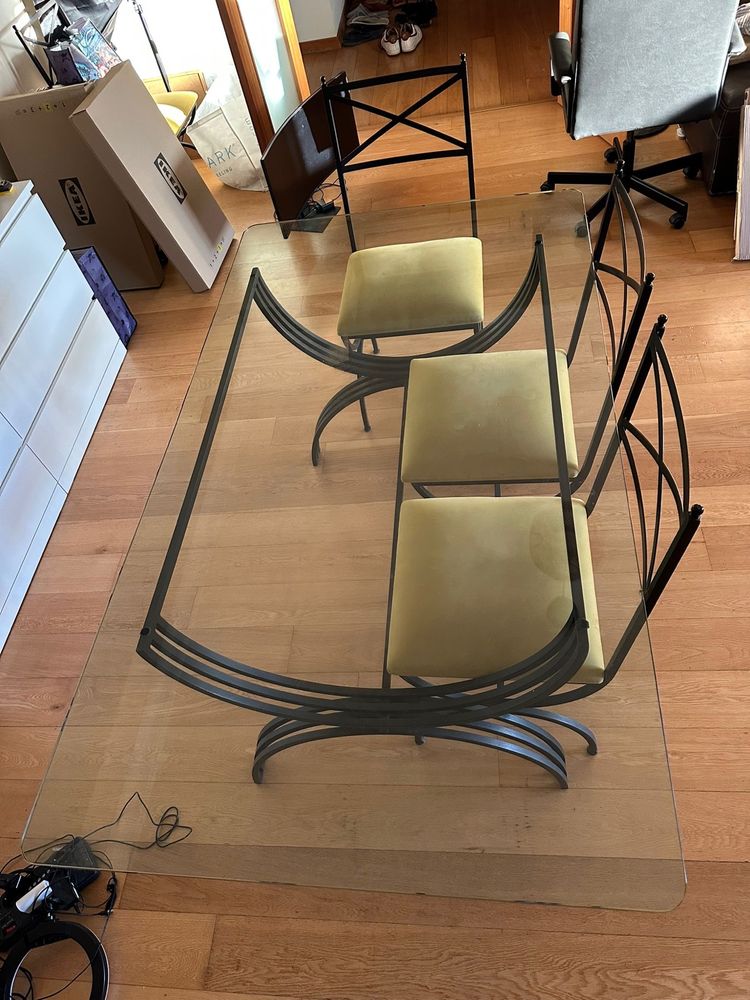 Mesa de Jantar em Vidro Temperado com Estrutura Metálica