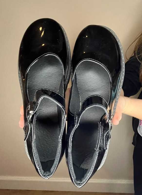 czarne błyszczące buty mary jane damskie lakierki