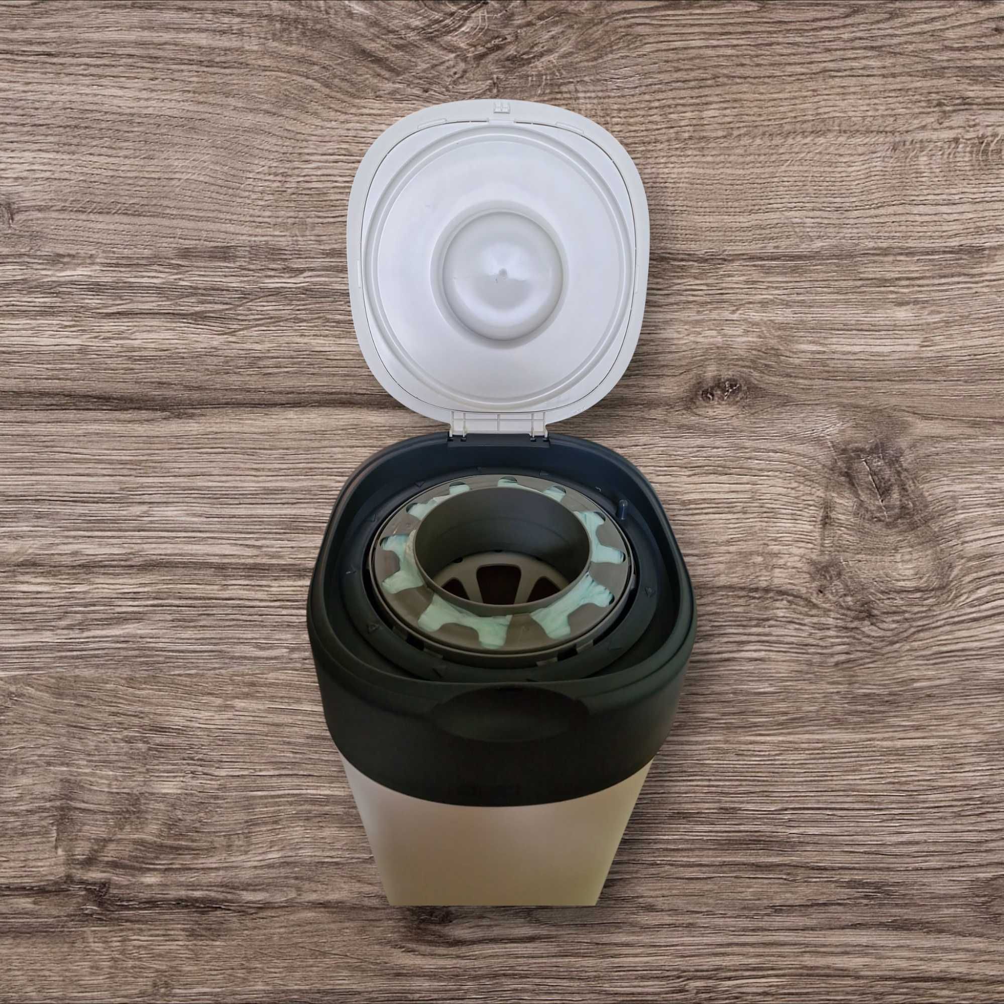 Kosz na pieluchy Tommee Tippee Twist & Click biały