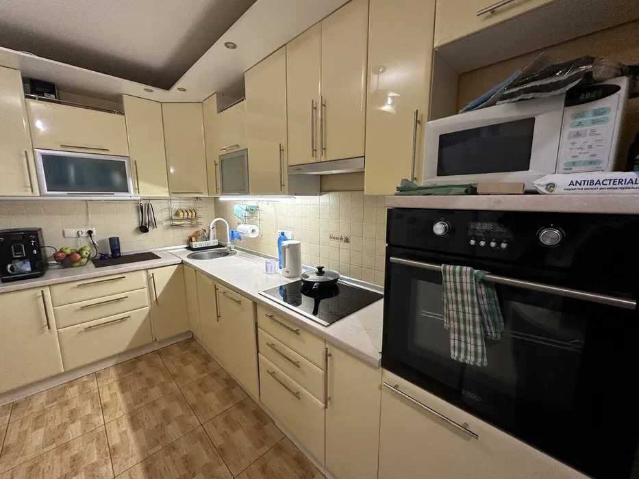 Продам 3-х к. кв. ул. Сухумская, 24. Метро Научная. С-т Восторг