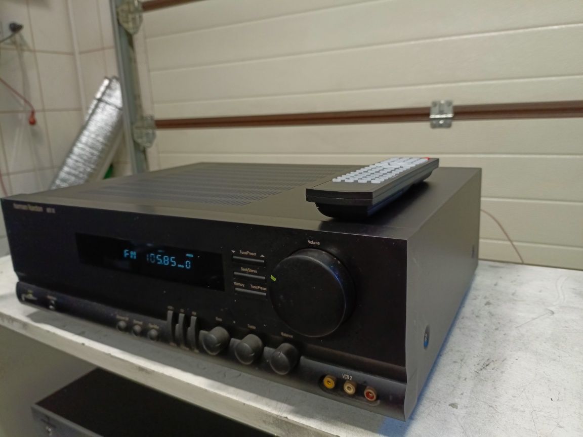 Amplituner Harman Kardon AVR 10, pilot