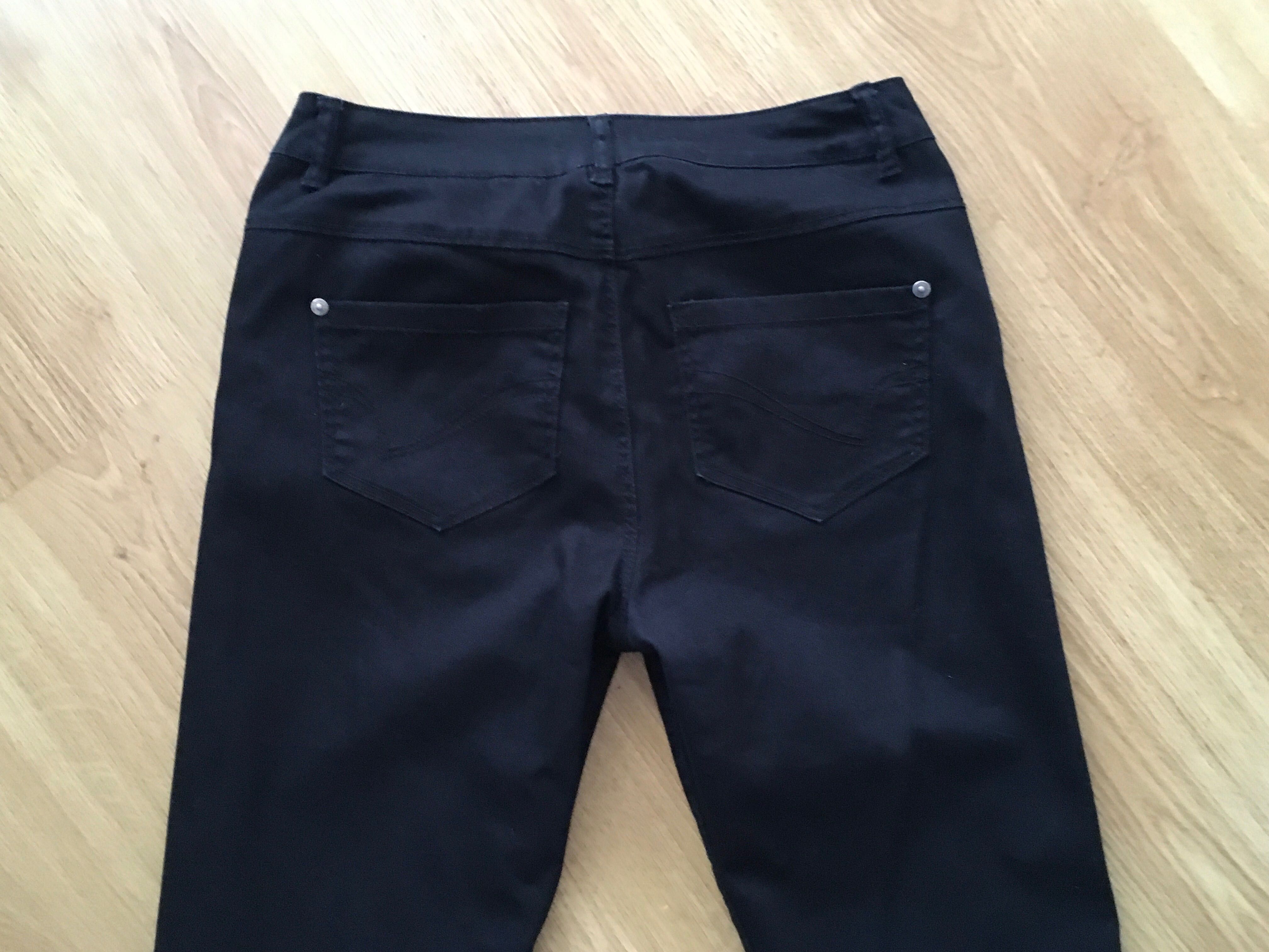 Czarne damskie spodnie prosta nogawka M/L 32/32