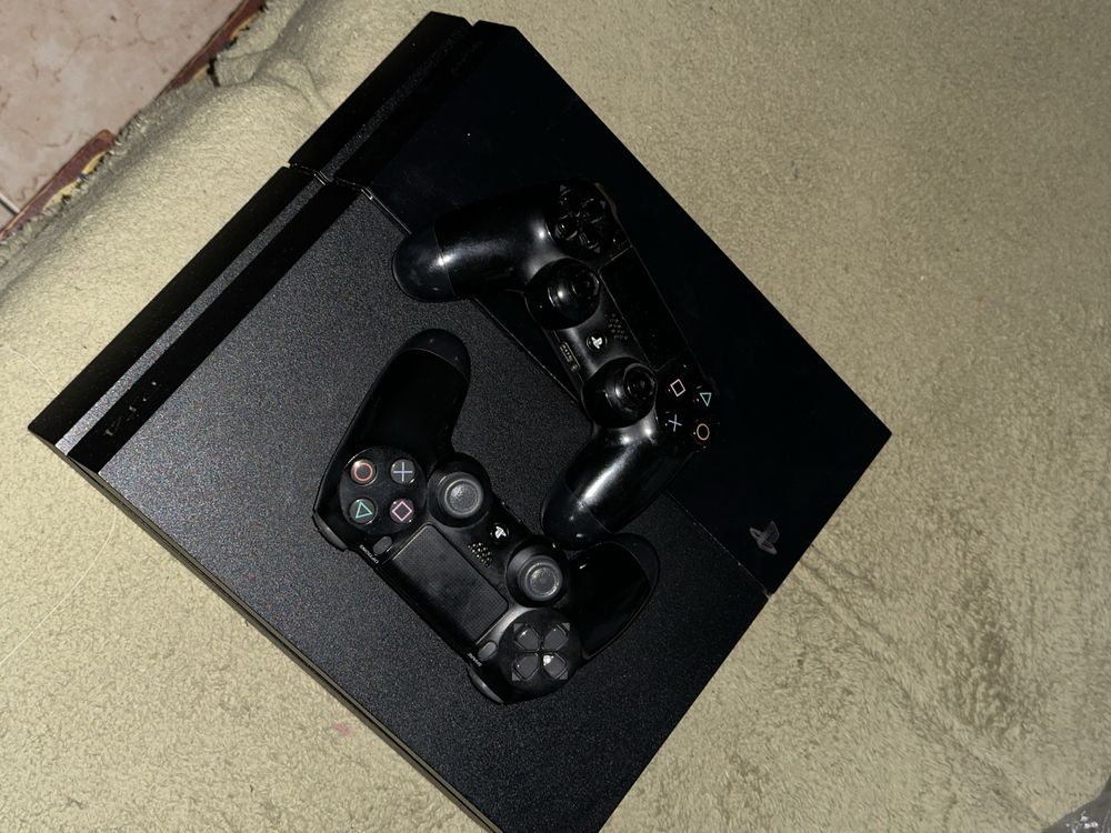 PlayS4 500gb com dois comandos