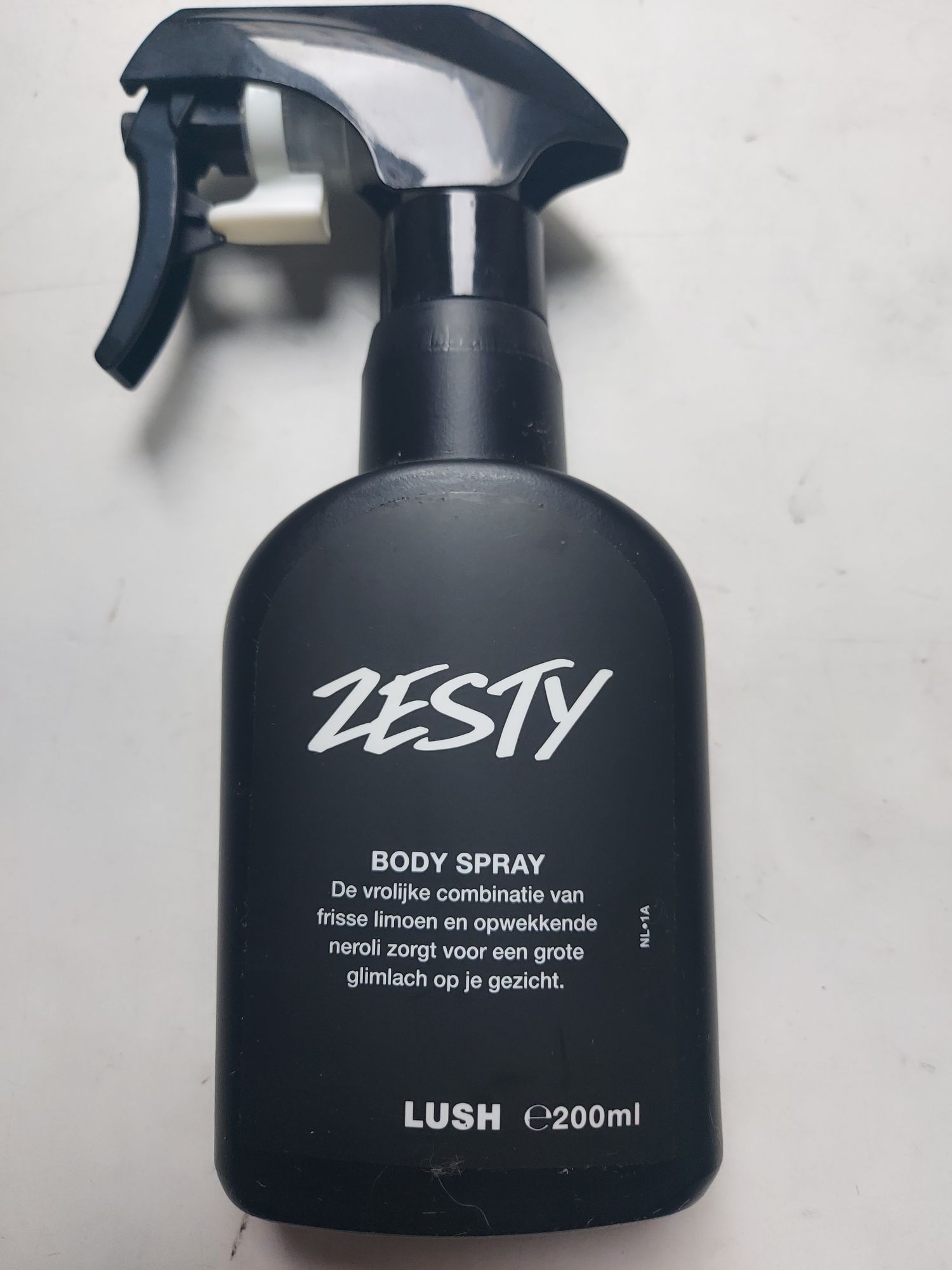 LUSH Zesty 200ml body spray