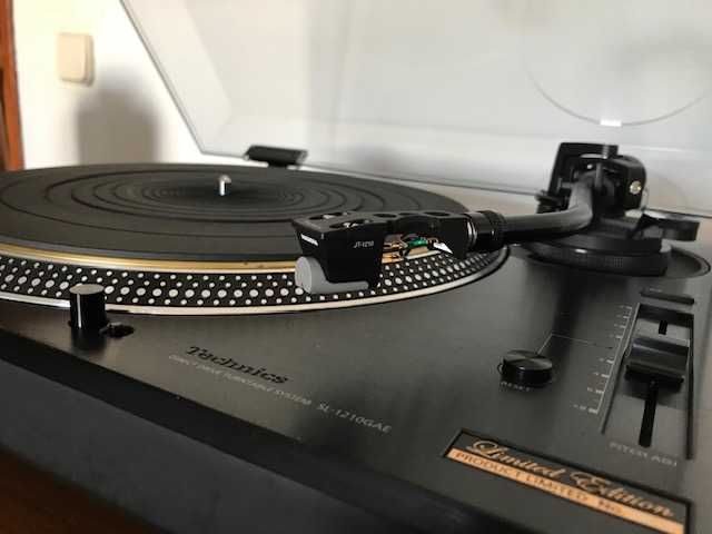 Gira discos Technics SL 1210 GAE (55th Anniversary Limited Edition)