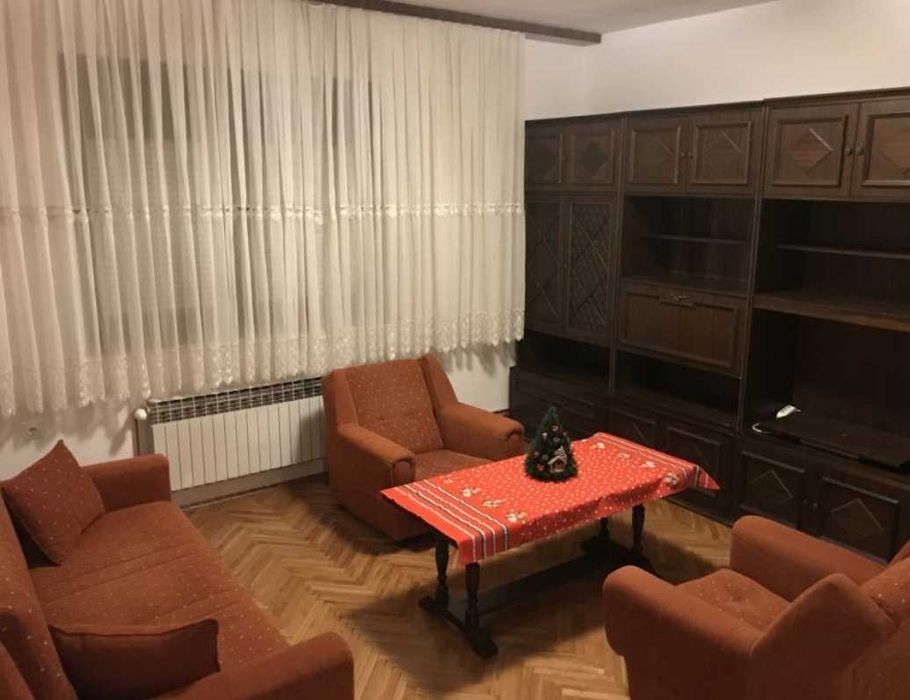 Поселю пол дома 2 комнаты.