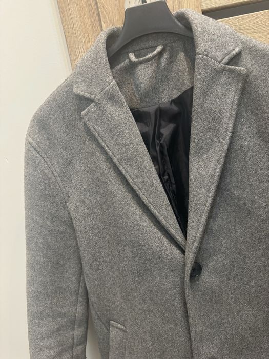 Szary męski płaszcz