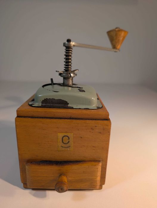 Stary drewniany młynek do kawy – Częstochowa, vintage PRL