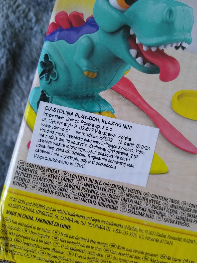 Ciastolina Play doh dinozaur