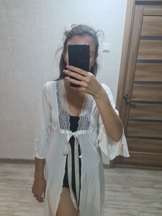 Білий халат з кружевом
