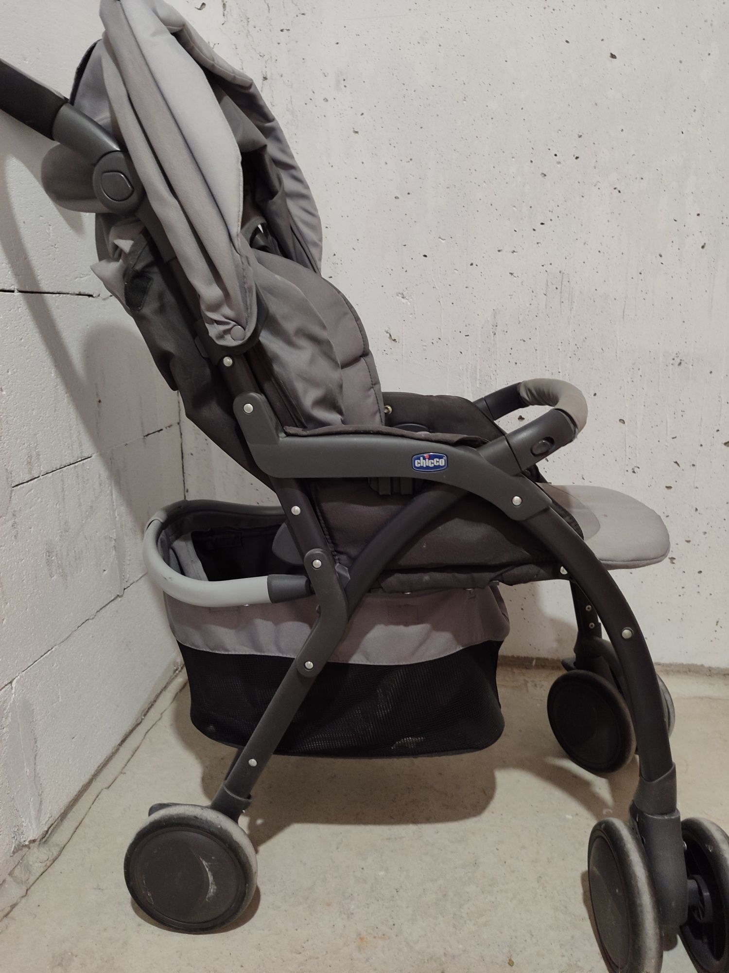 Wózek spacerowy Chicco szary