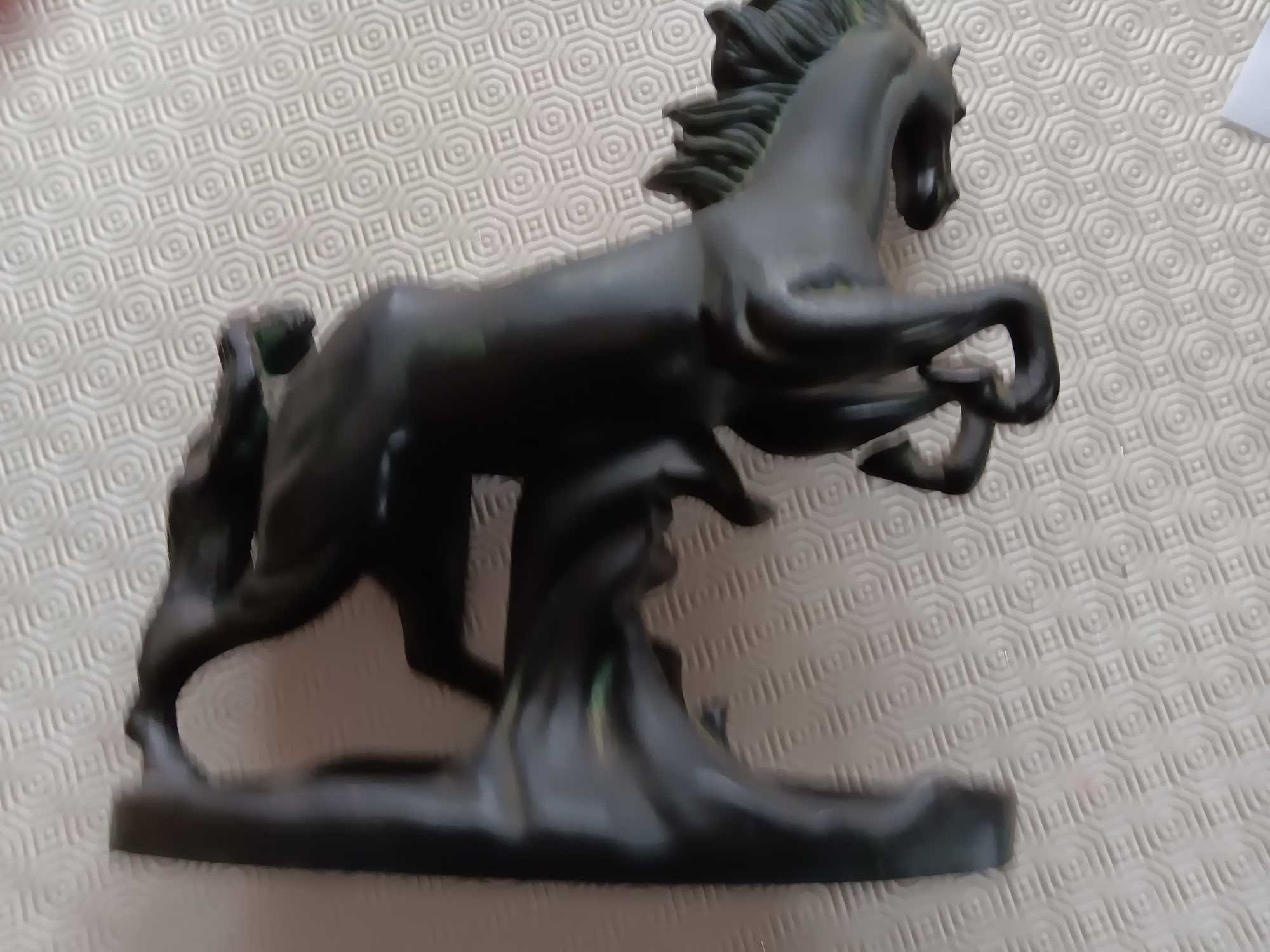 Estatua de cavalo em liga de bronze e estanho