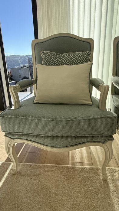 Cadeirões KA International  como novos