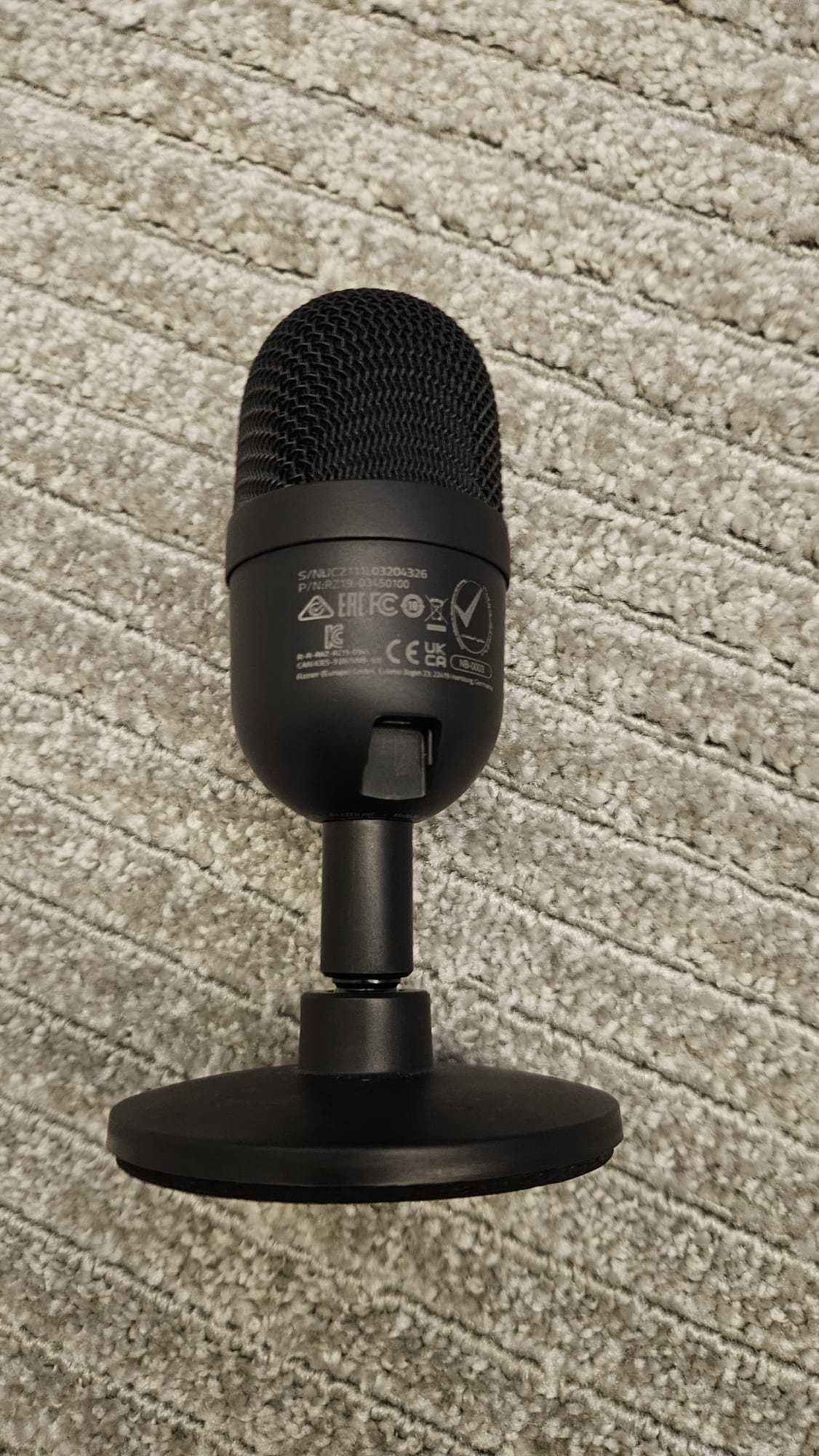 Razer Seiren Mini - Microfone Compacto e Profissional