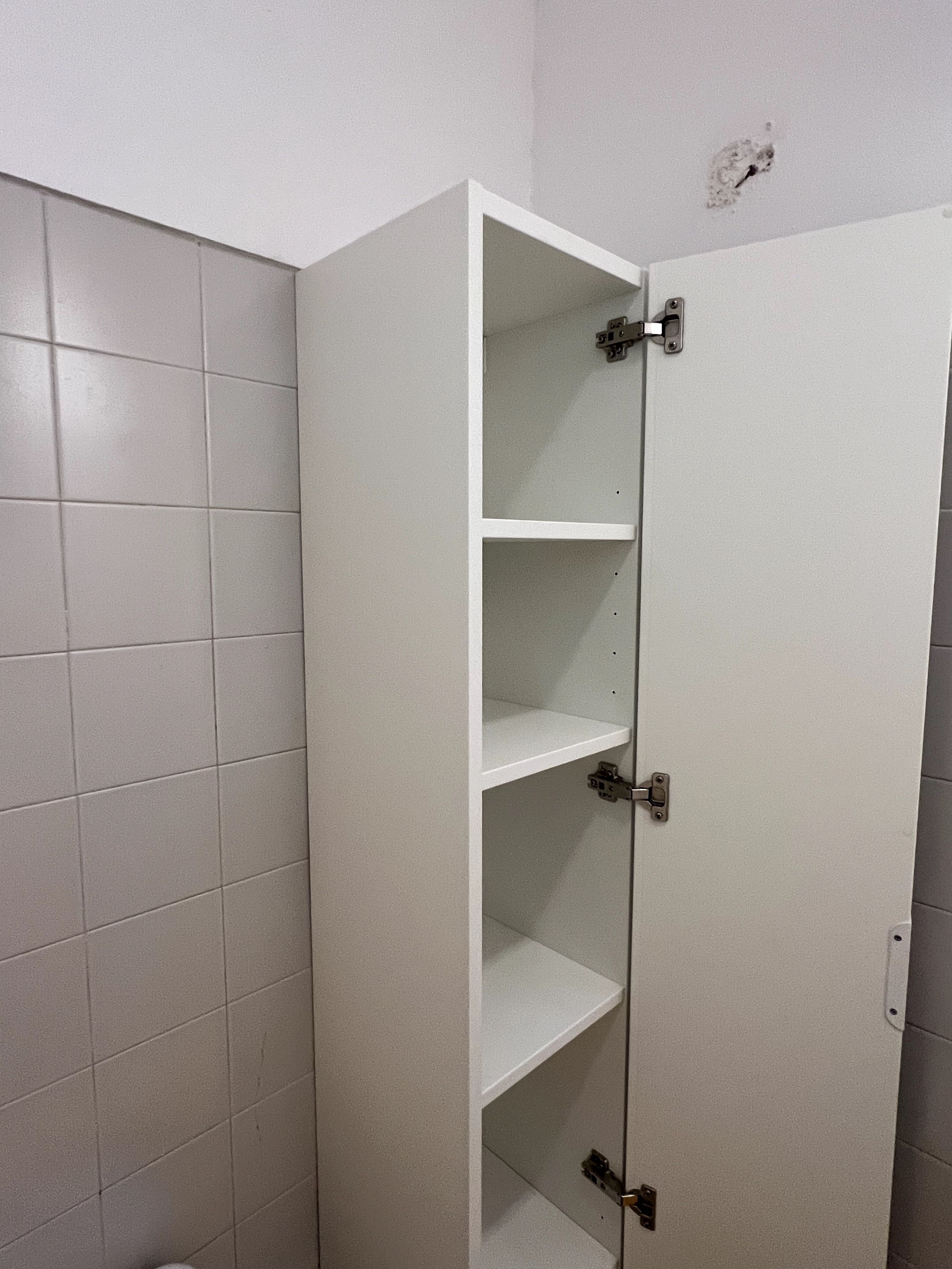 Móvel de casa de banho com porta, branco como novo