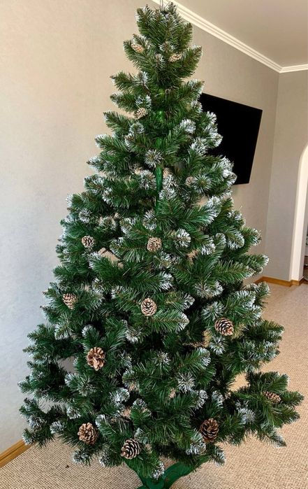 Штучна ялинка з шишками, висота 2,2 м