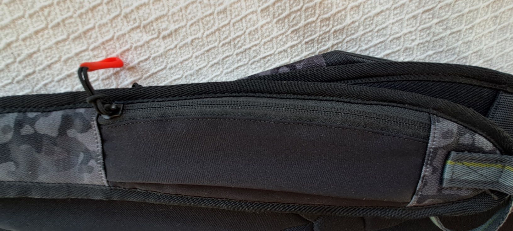 Mochila tira colo nova