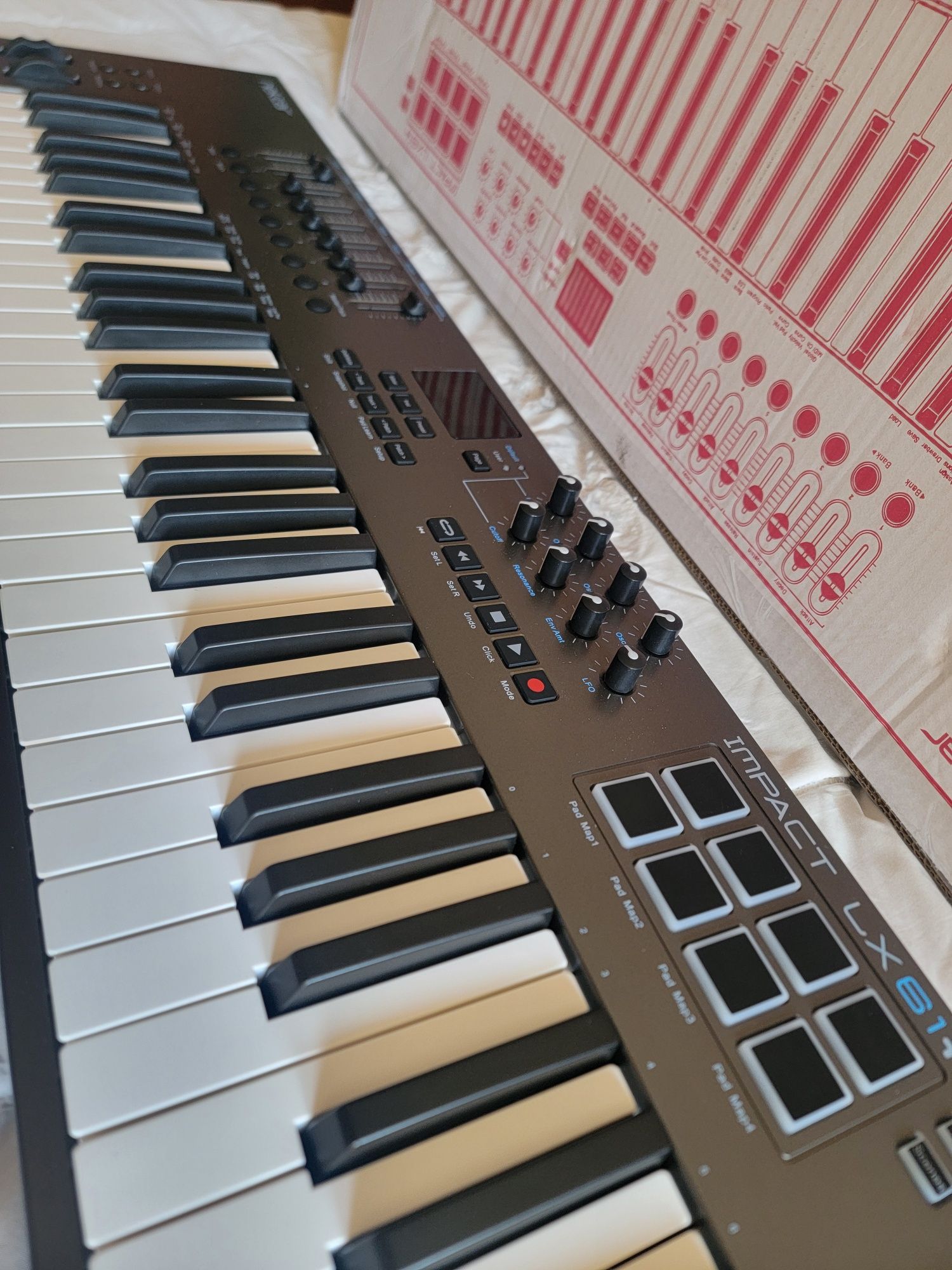 Controlador MIDI com Teclado de 61 keys