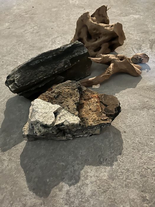 Skałki i korzenie do akwarium