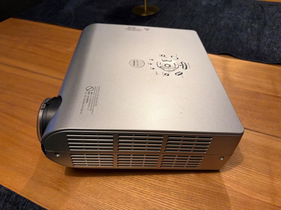 Projector Toshiba TDP-S25