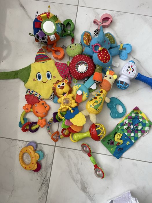 Дитячі іграшки брязкальця, іграшки на коляску