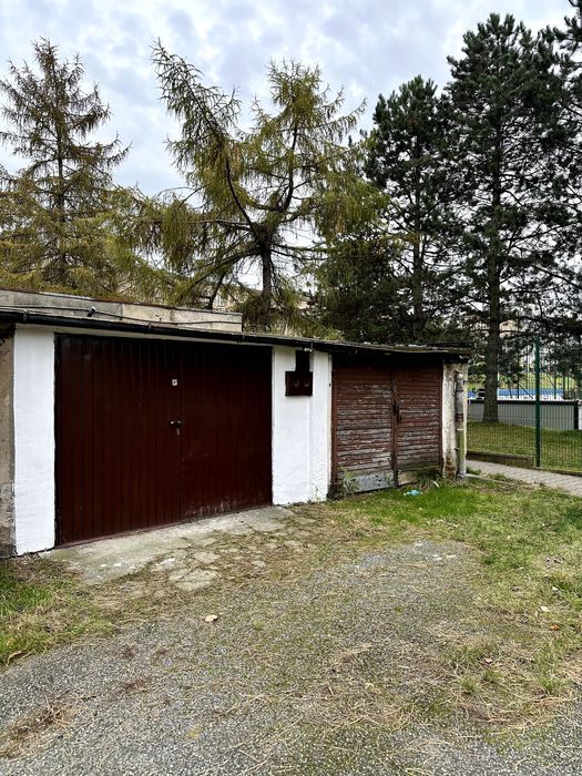 Garaż do wynajęcia Koszutka Oblatów/Stęślickiego, przy Rapidzie.